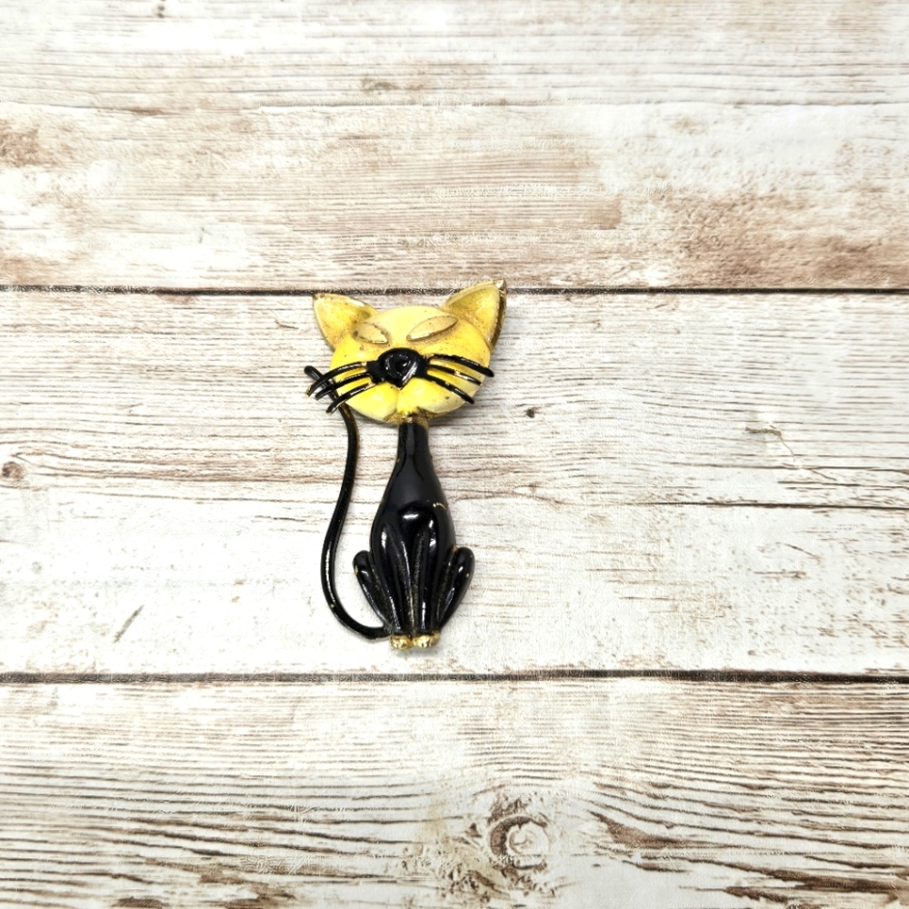 Vintage Black Cat Kitty W/ Yellow Head & Gold Tone Trim Brooch Pin Halloween